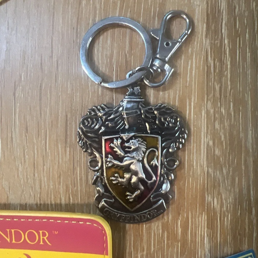 Harry Potter Gryffindor Lot - Lanyard, Keychain,‎ Luggage Tag, Pin